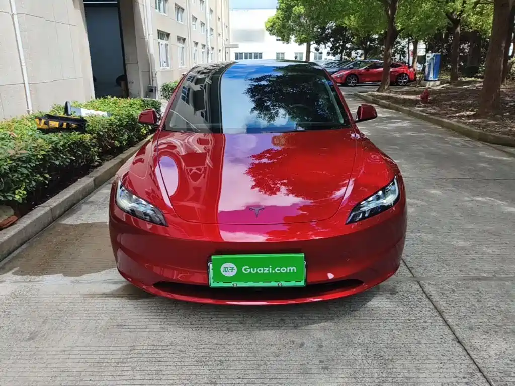 Tesla Model 3 — миниатюра 3