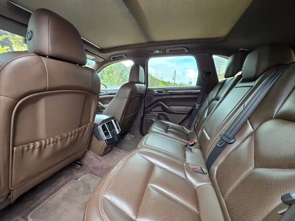 Porsche Cayenne — миниатюра 4