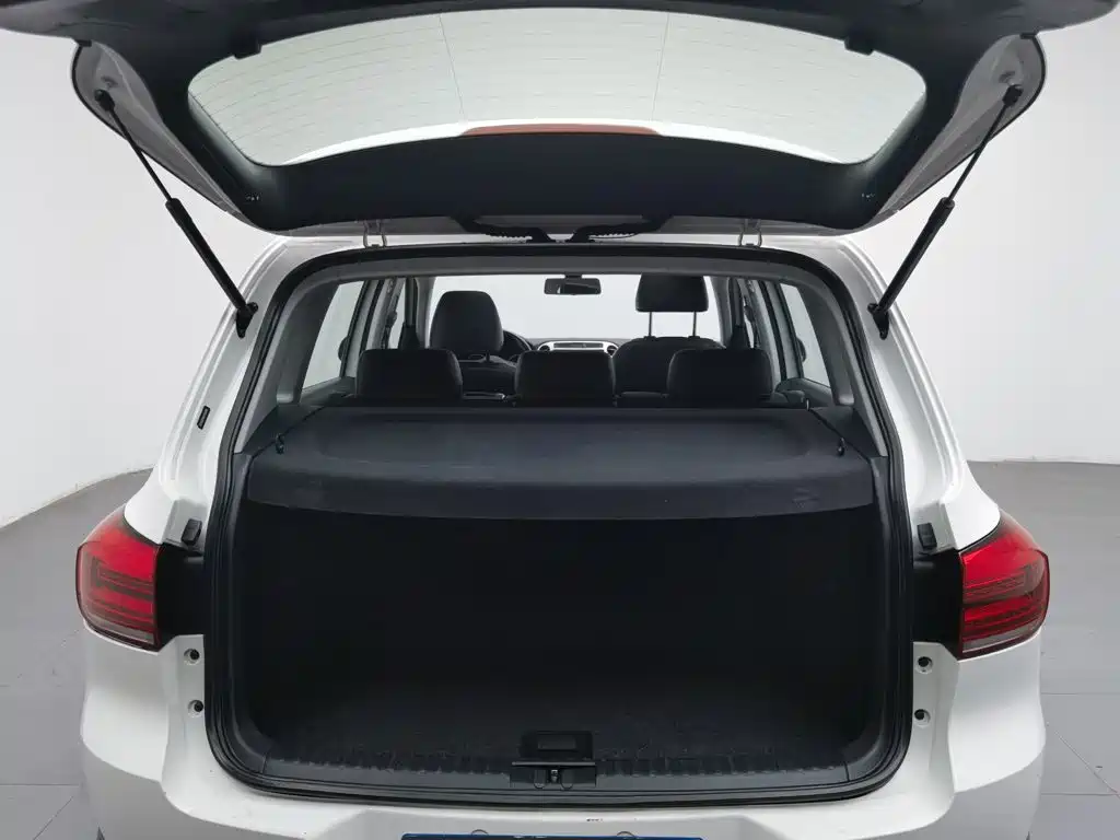 Volkswagen Tiguan — миниатюра 16