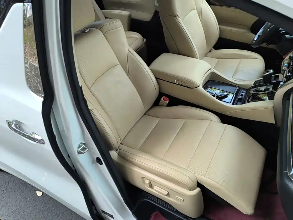 Toyota Alphard — миниатюра 25