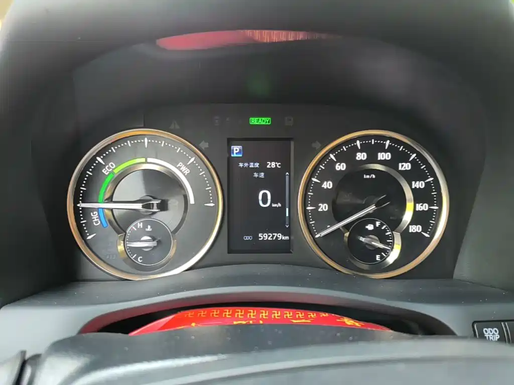 Toyota Alphard — миниатюра 12