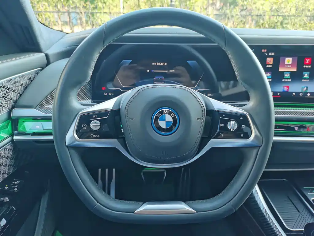 BMW i7 — миниатюра 12