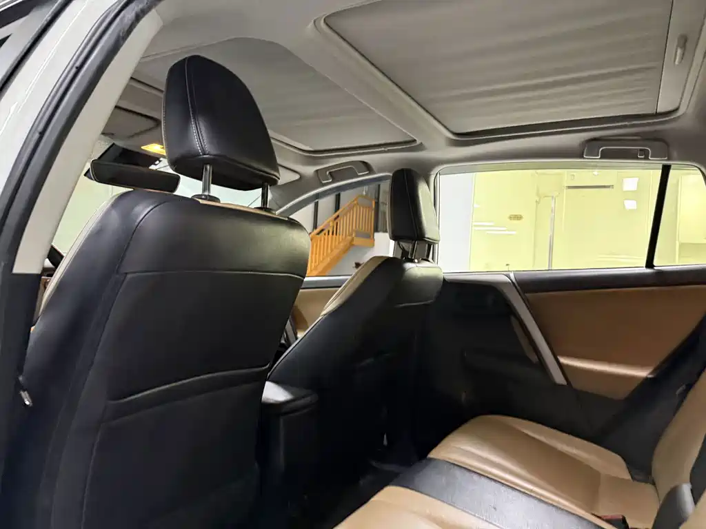 Toyota RAV4 — миниатюра 15