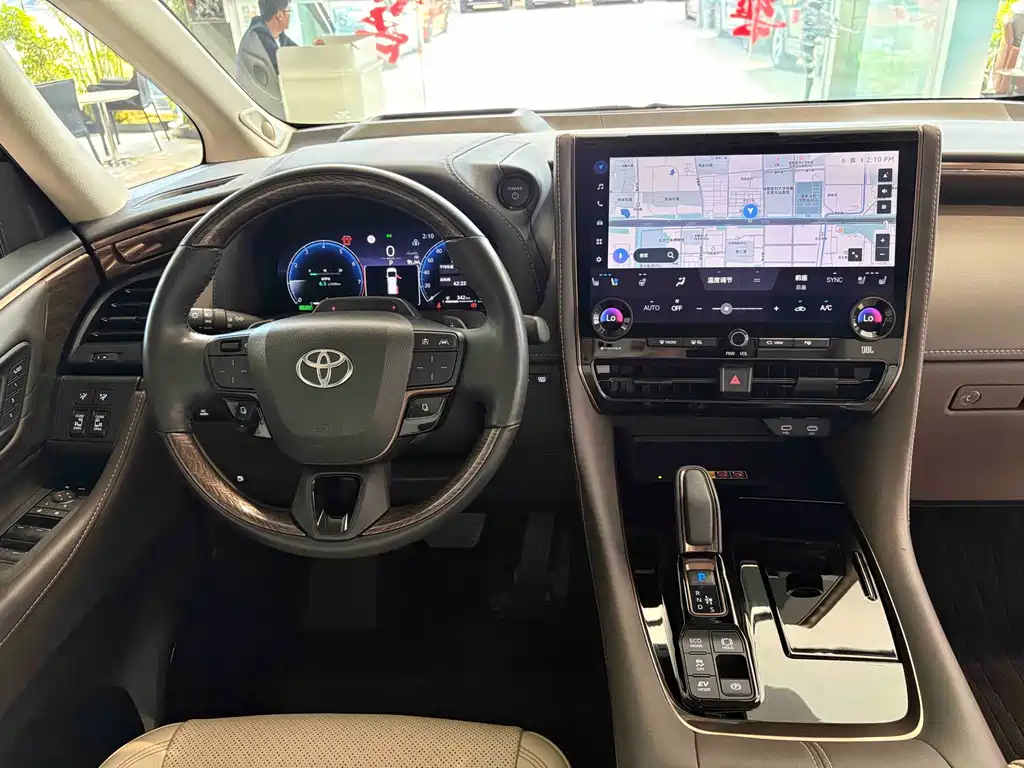 Toyota Alphard — миниатюра 23