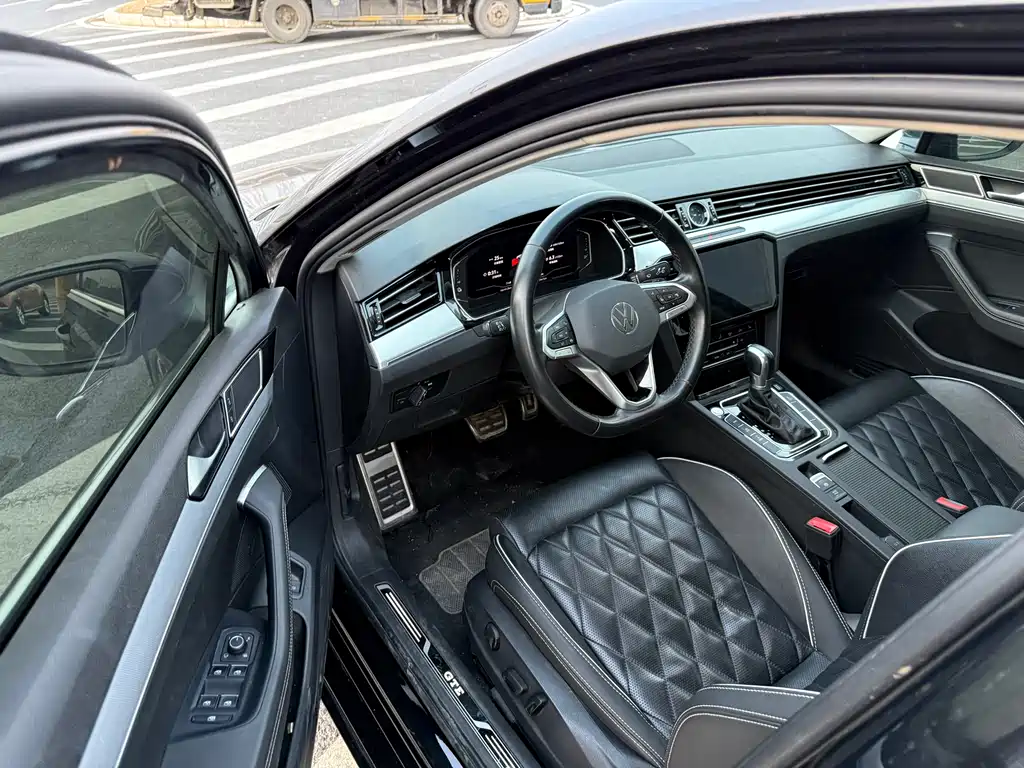 VOLKSWAGEN MAGOTAN GTE PLUG IN HYBRID