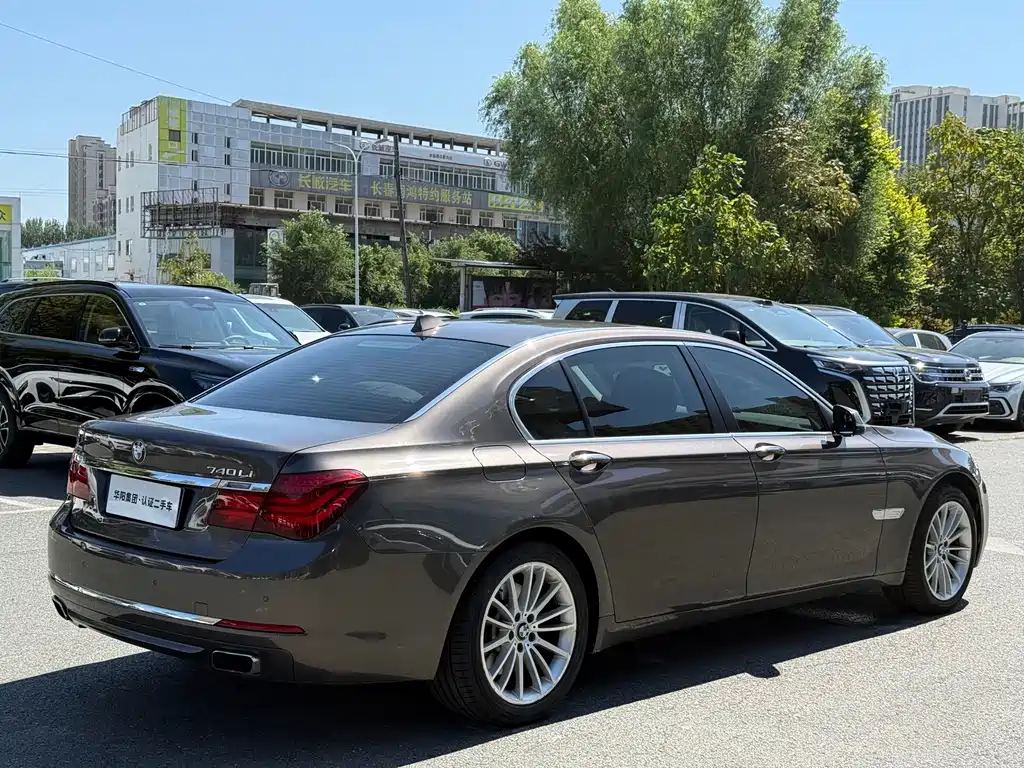 BMW 7 Series — миниатюра 4
