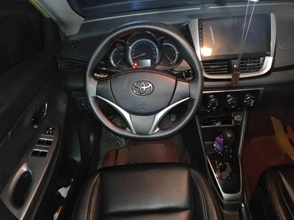 Toyota Yaris L — миниатюра 7