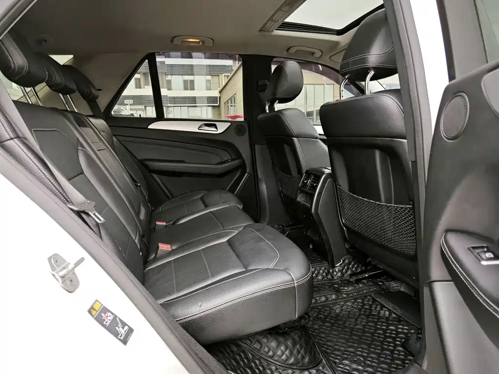 Mercedes-Benz M-Class — миниатюра 11