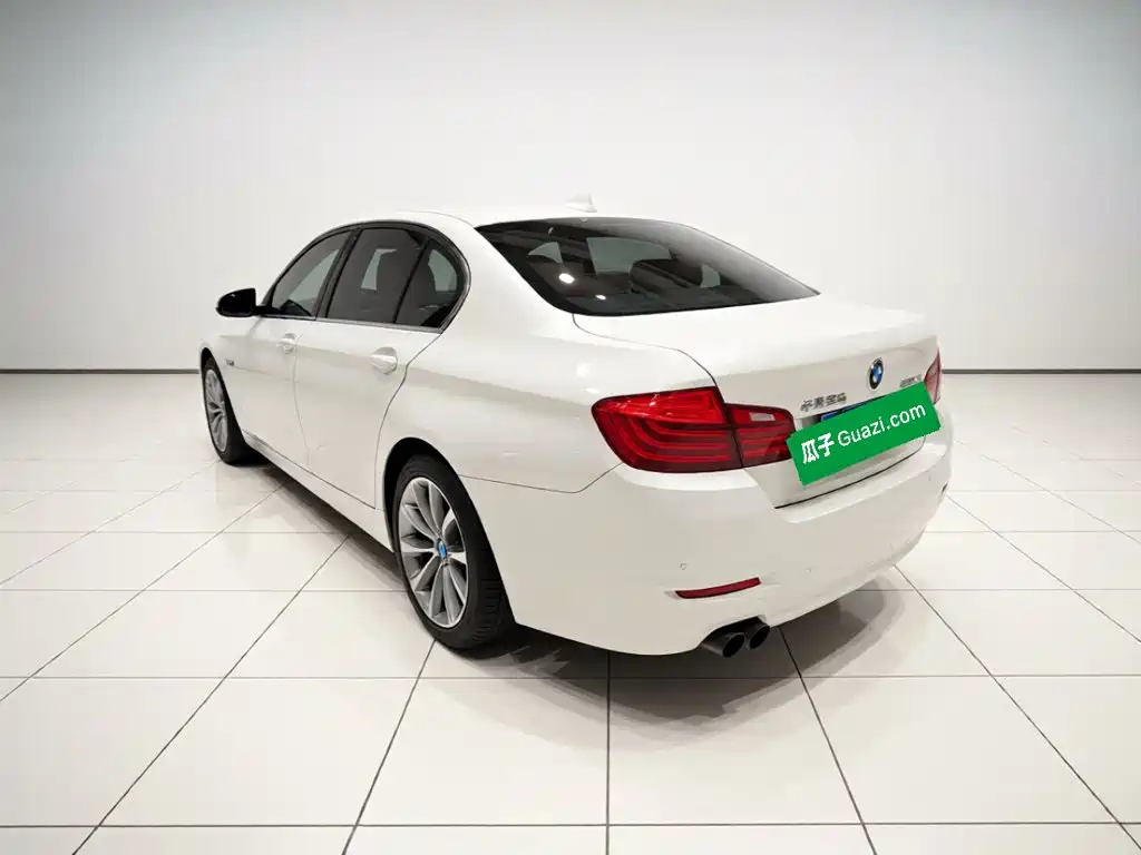 BMW 5 Series — миниатюра 4