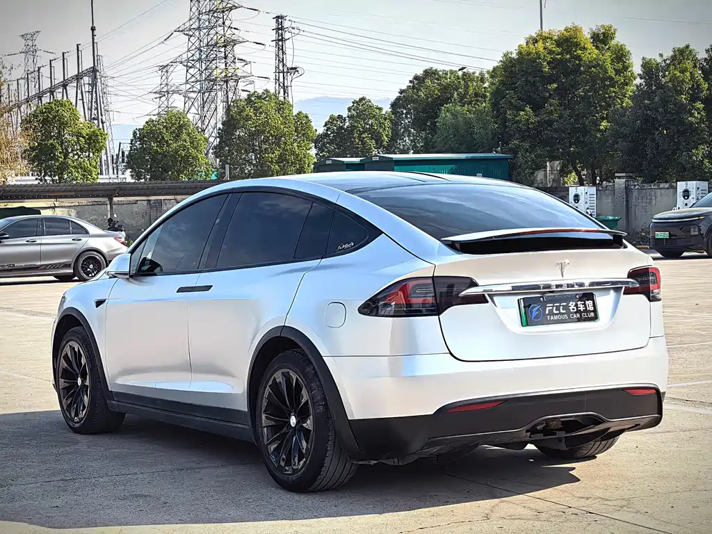 TESLA MODEL X