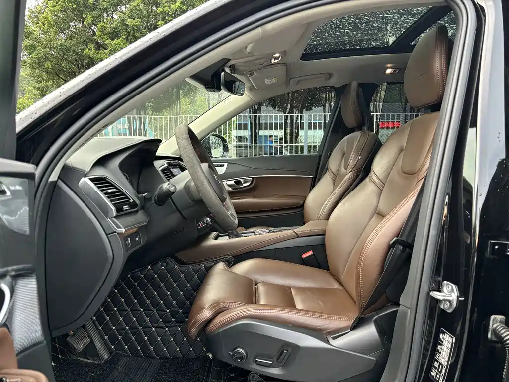 Volvo XC90 — миниатюра 8