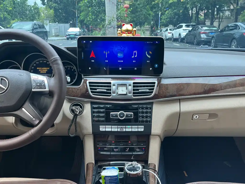 Mercedes-Benz E-Class — миниатюра 7