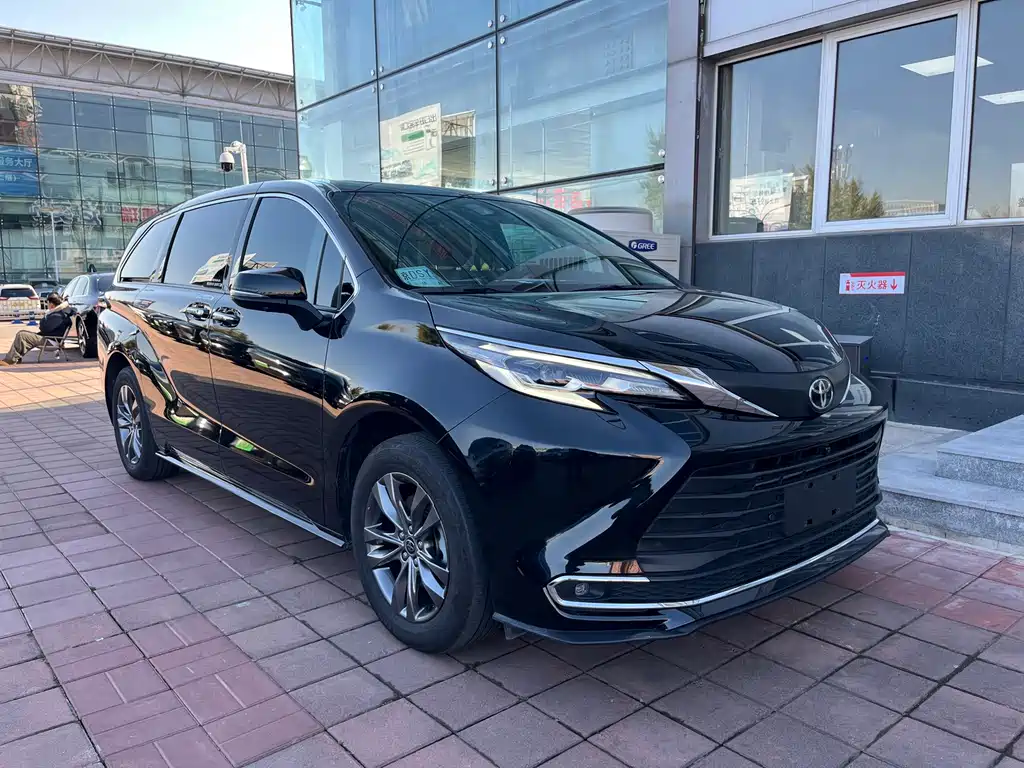 Toyota Sienna — миниатюра 3