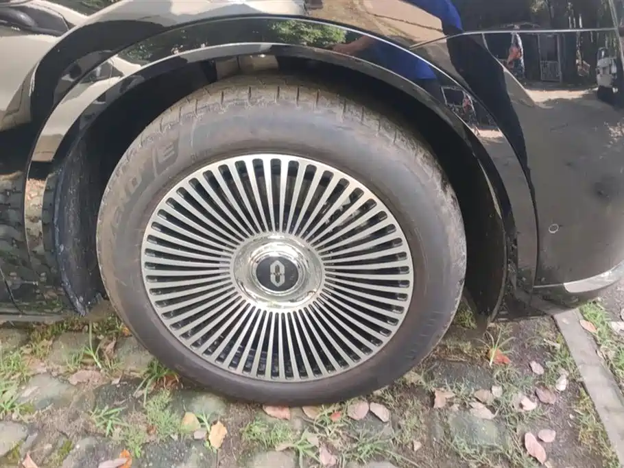 Aito M8 2025 Max+ 53.4kWh 5 мест (192 )
