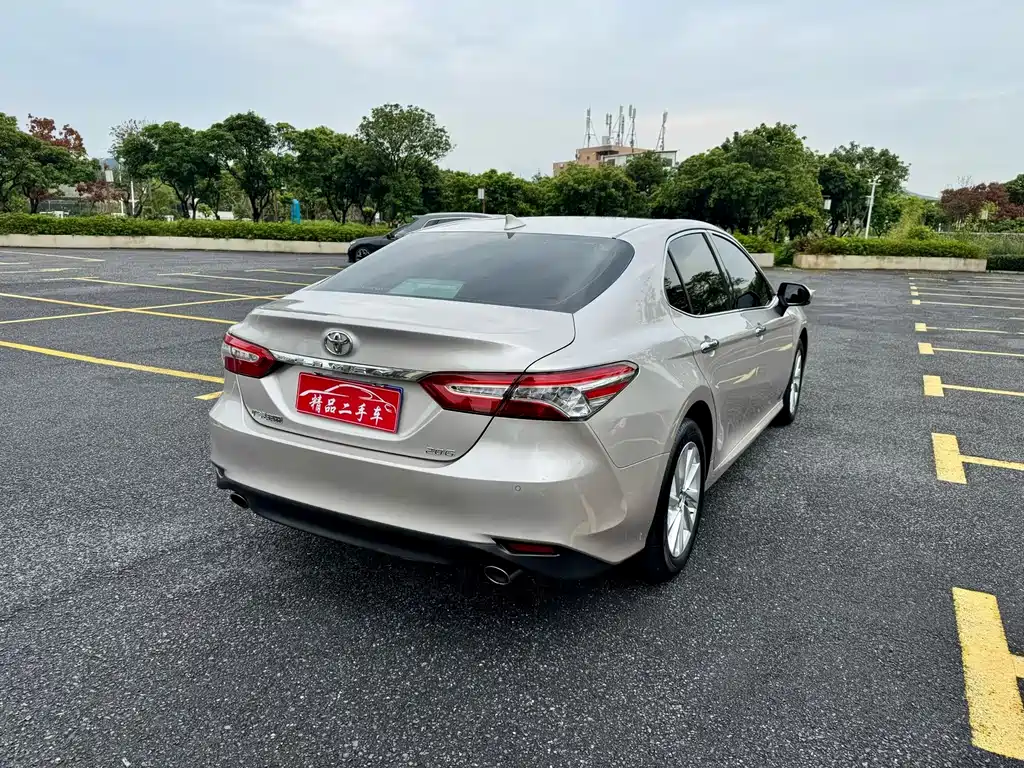Toyota Camry — миниатюра 5