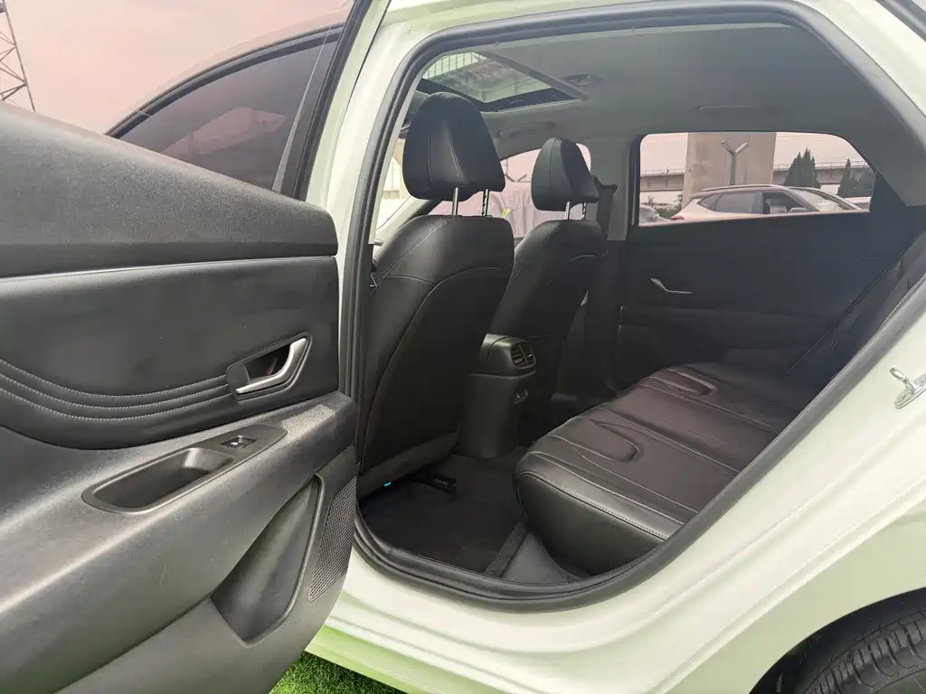 Hyundai Elantra — миниатюра 8