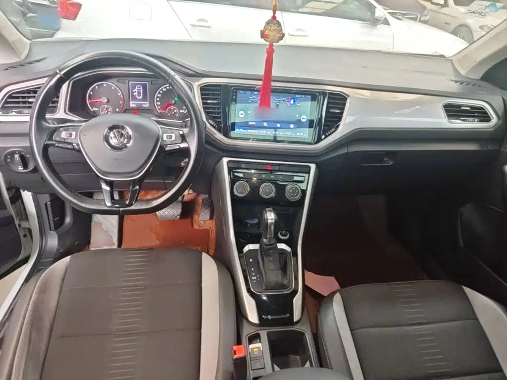 Volkswagen T-Roc — миниатюра 10