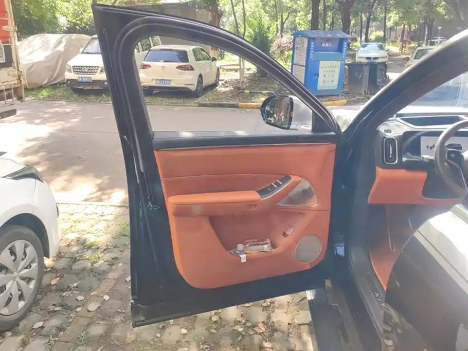 Aito M8 2025 Max+ 53.4kWh 5 мест (192 )