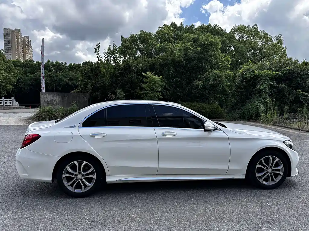 Mercedes-Benz C-Class — миниатюра 12