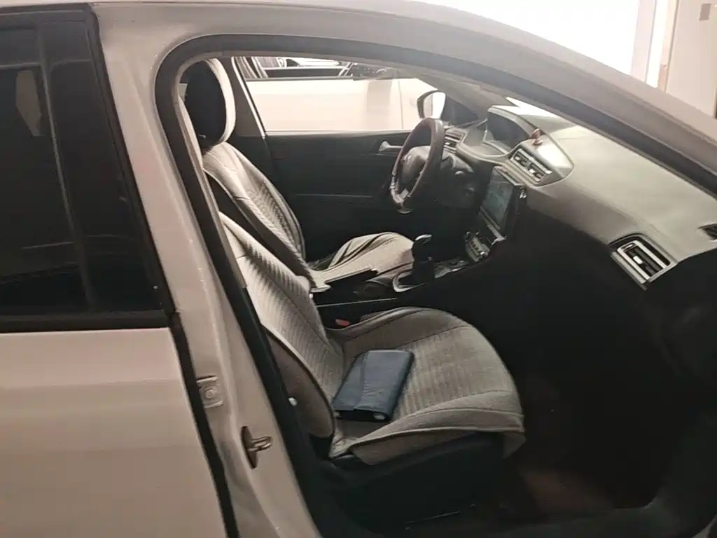 Peugeot 308 — миниатюра 25