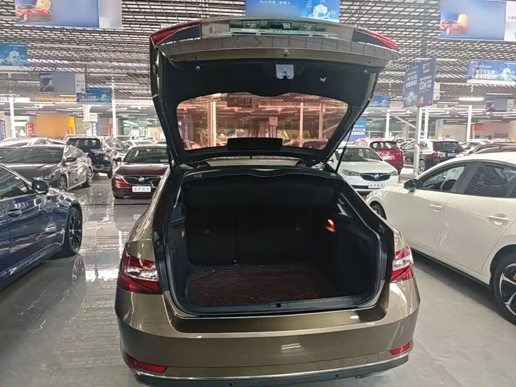 Skoda Superb — миниатюра 19