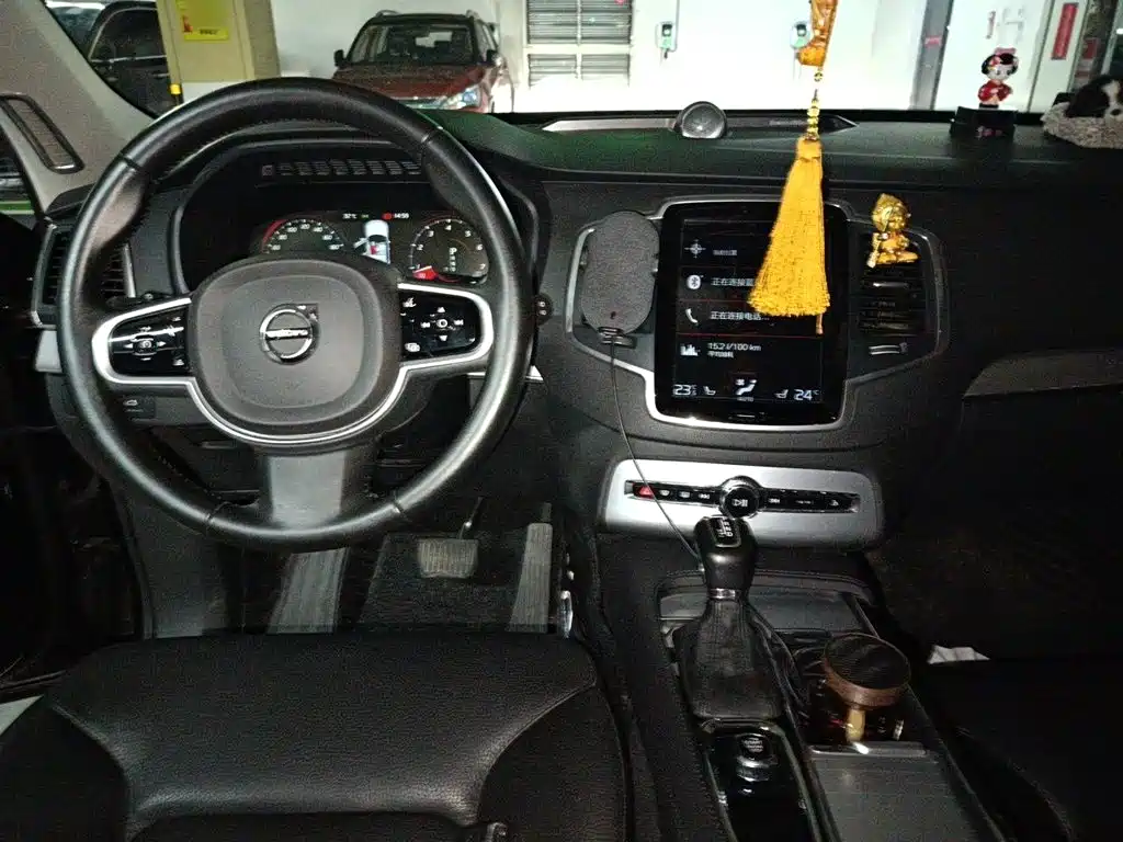 Volvo XC90 — миниатюра 10