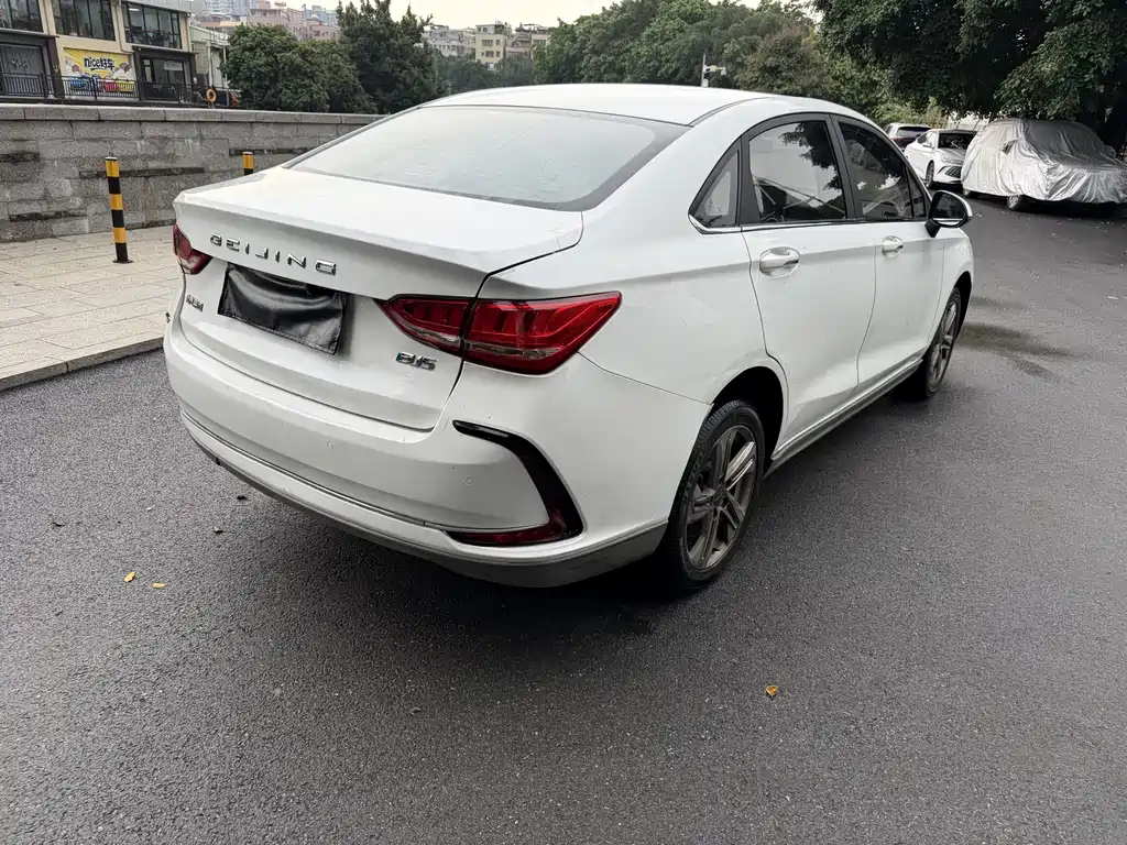 BAIC EU5