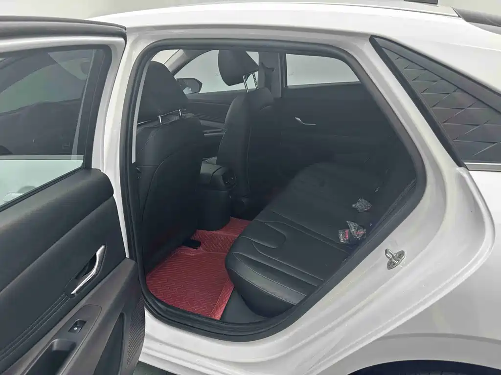 Hyundai Elantra — миниатюра 12