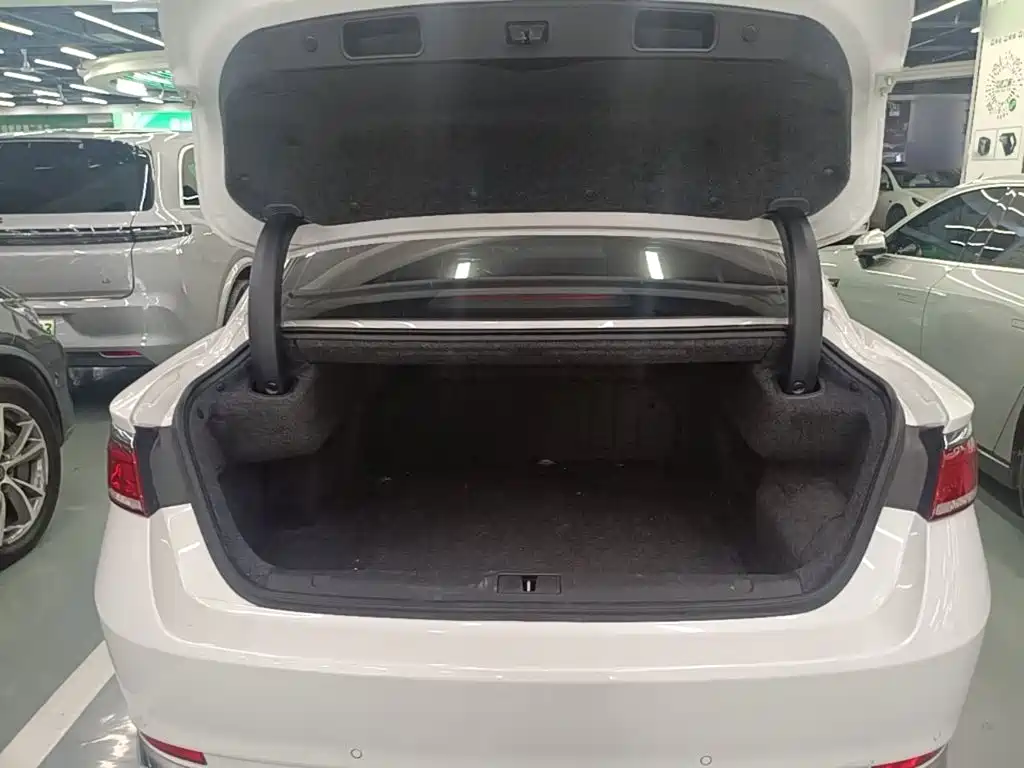 Geely Borui Hybrid — миниатюра 19