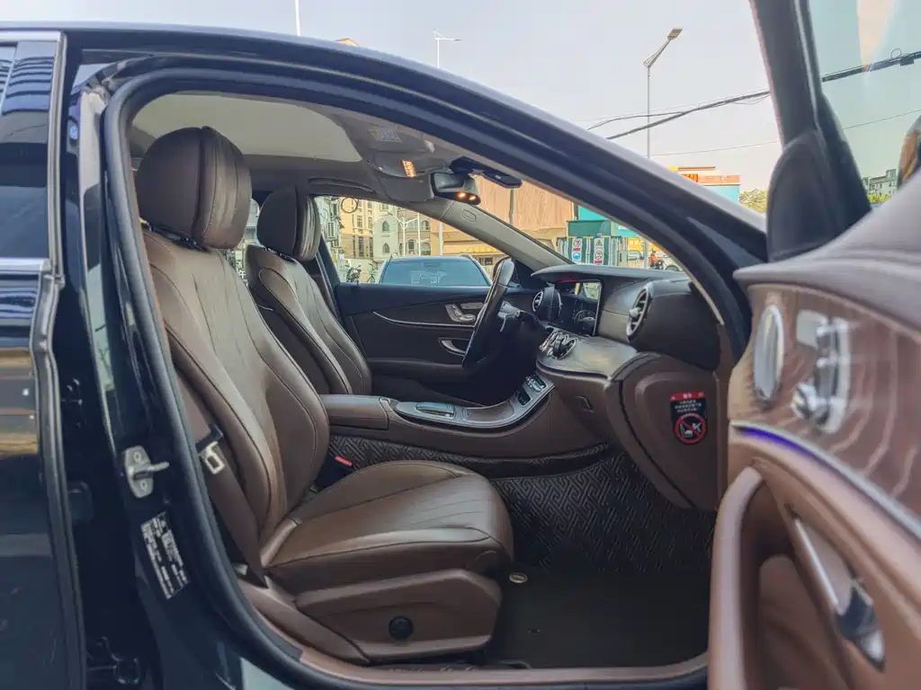 MERCEDES-BENZ E CLASS