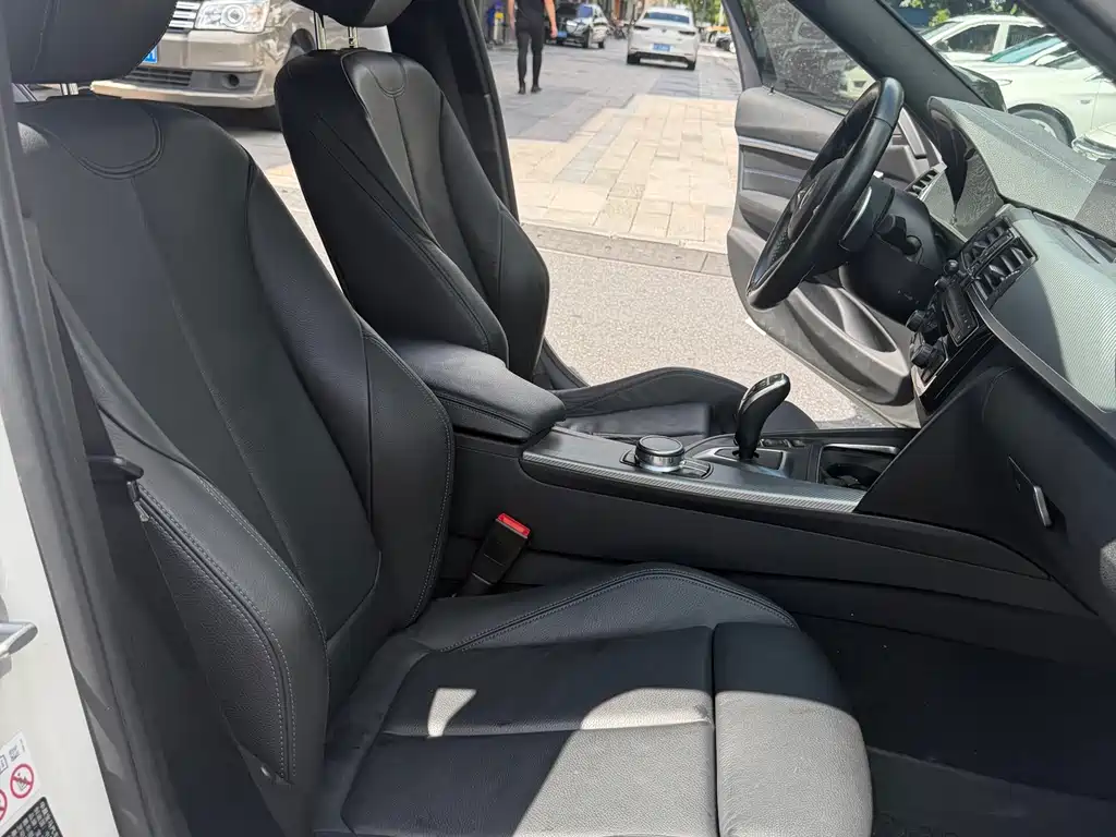 BMW 3 Series — миниатюра 10
