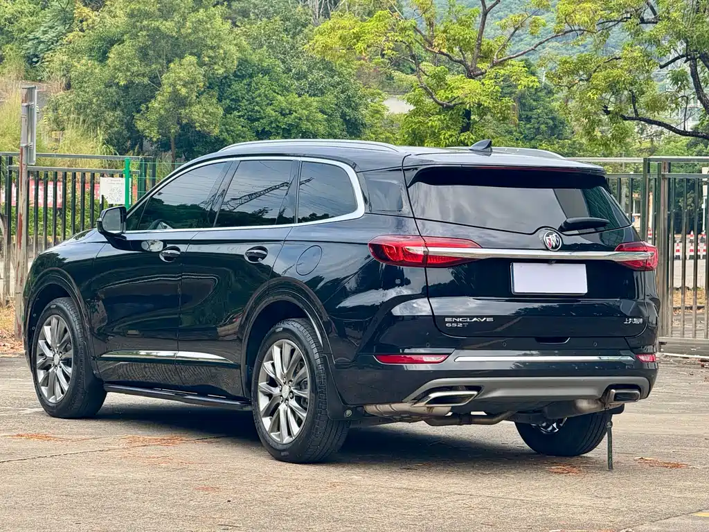 Buick Enclave — миниатюра 17