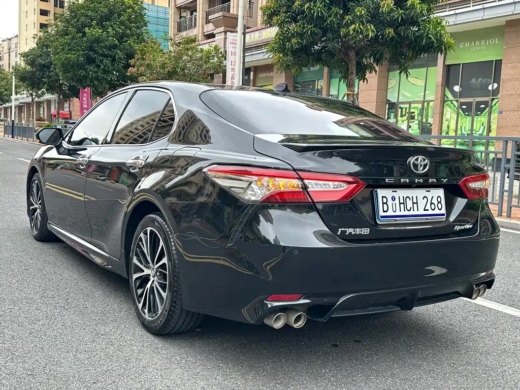 Toyota Camry — миниатюра 6