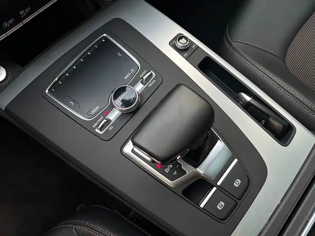 Audi Q5L — миниатюра 10