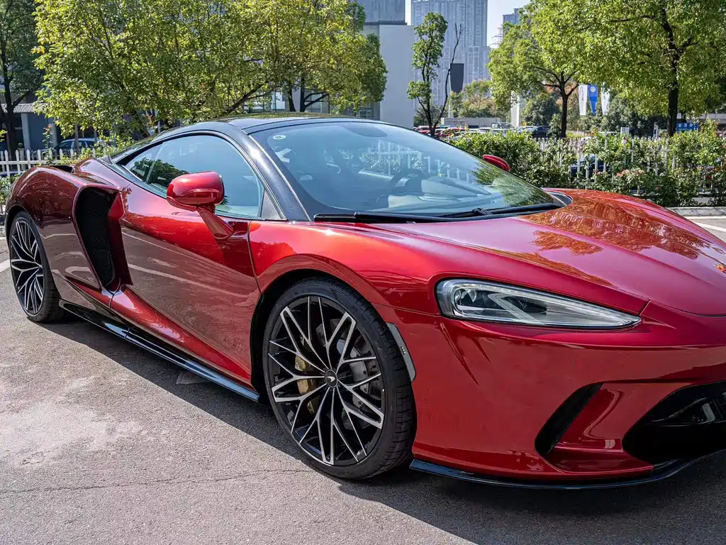 MCLAREN GT