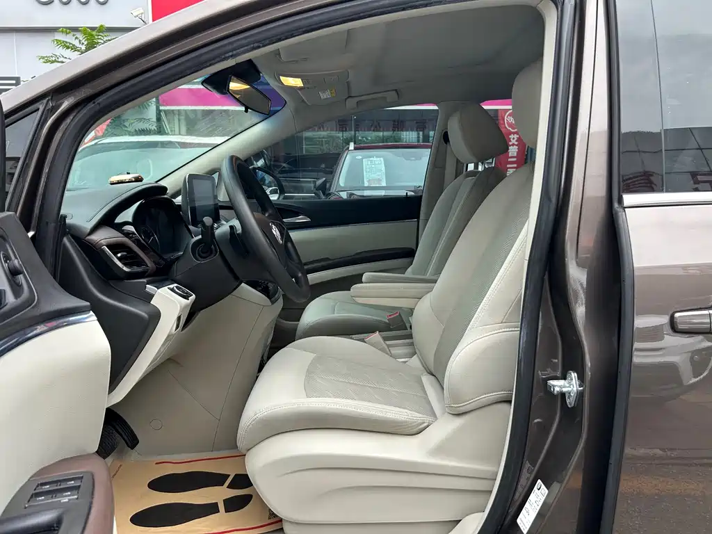 Buick GL8 — миниатюра 8