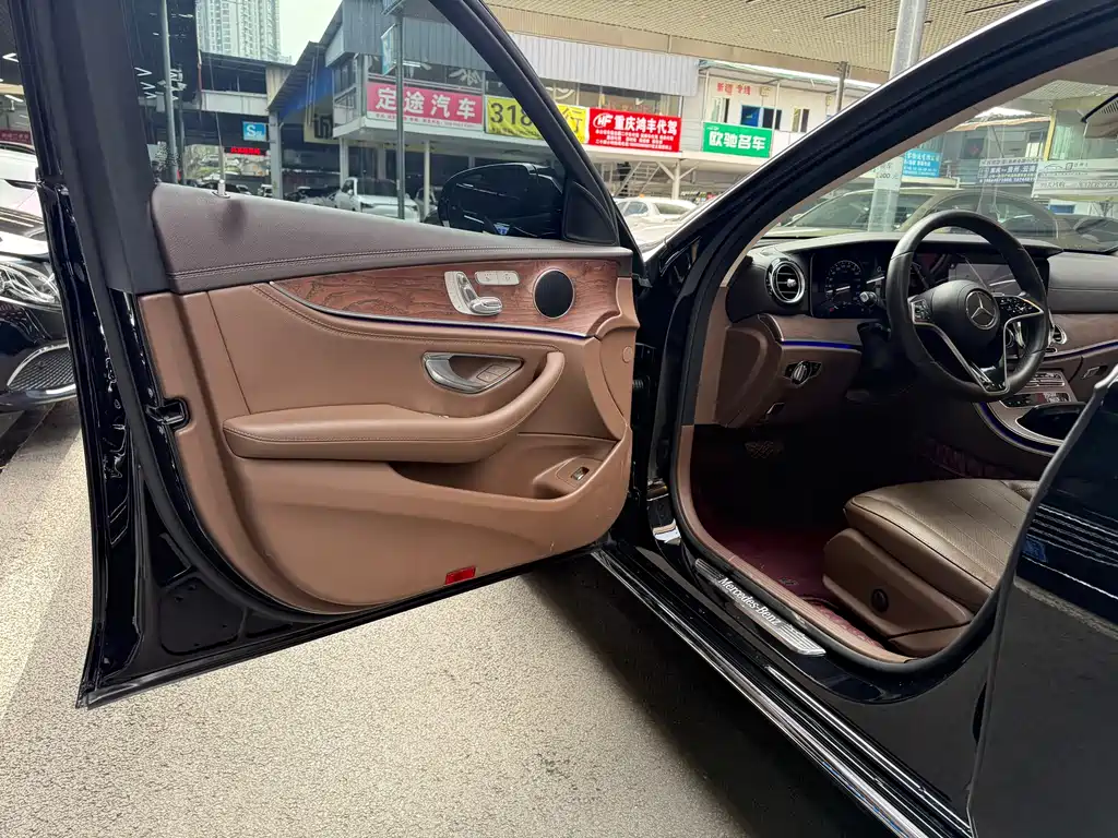 MERCEDES-BENZ E CLASS