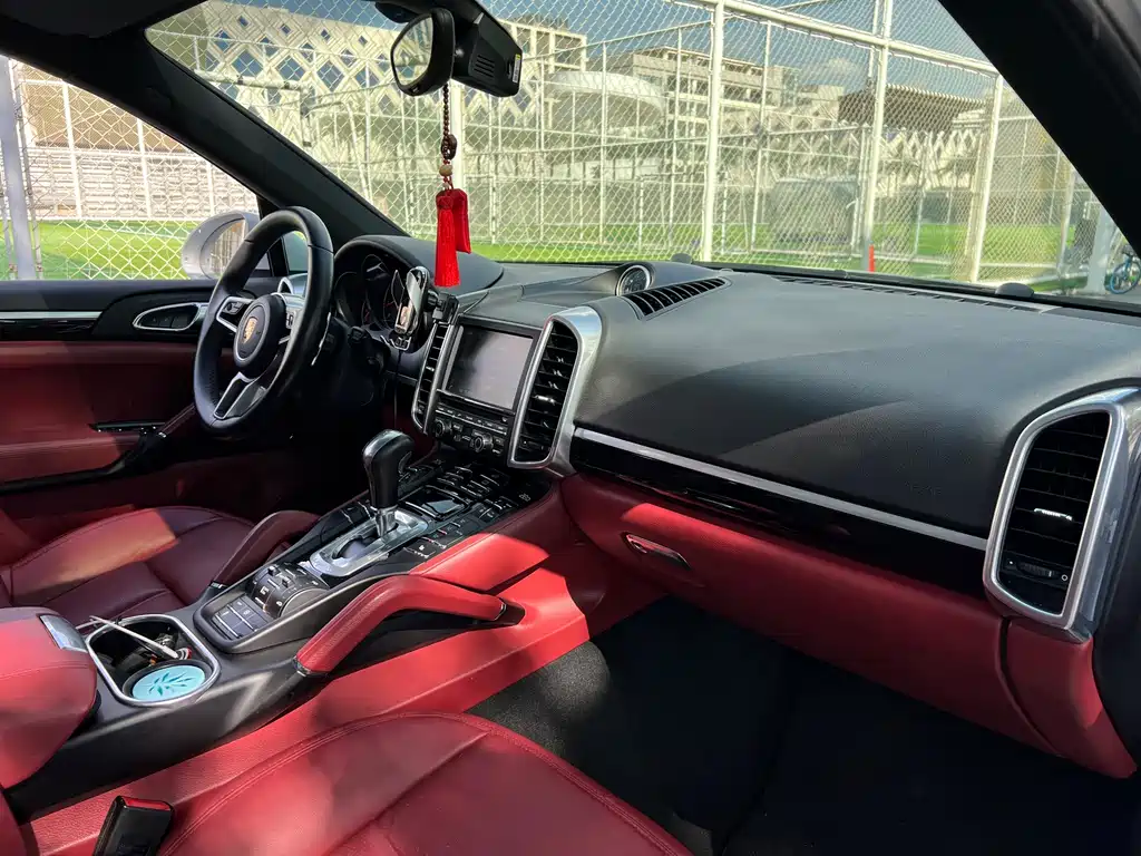 Porsche Cayenne — миниатюра 11