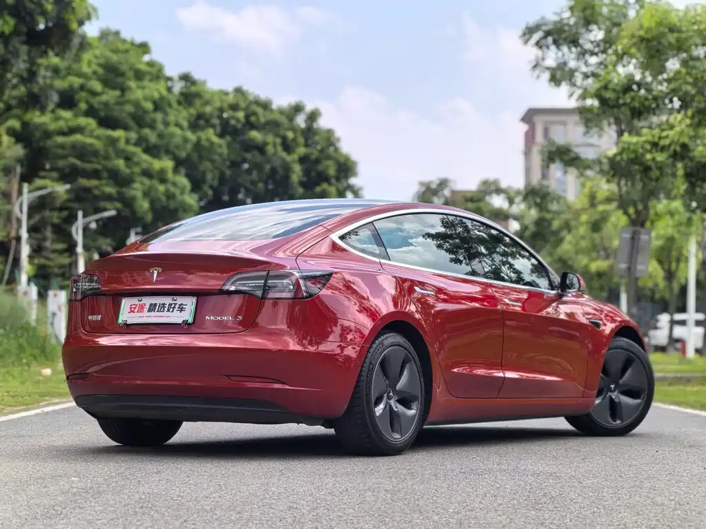 Tesla Model 3 — миниатюра 3