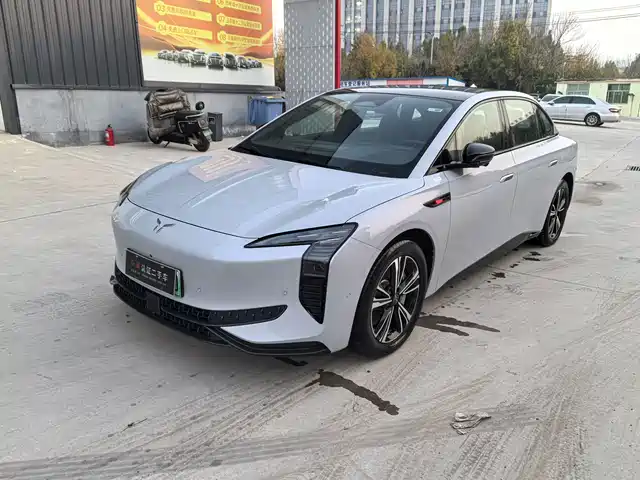 RED FLAG HONGQI EH7 2024