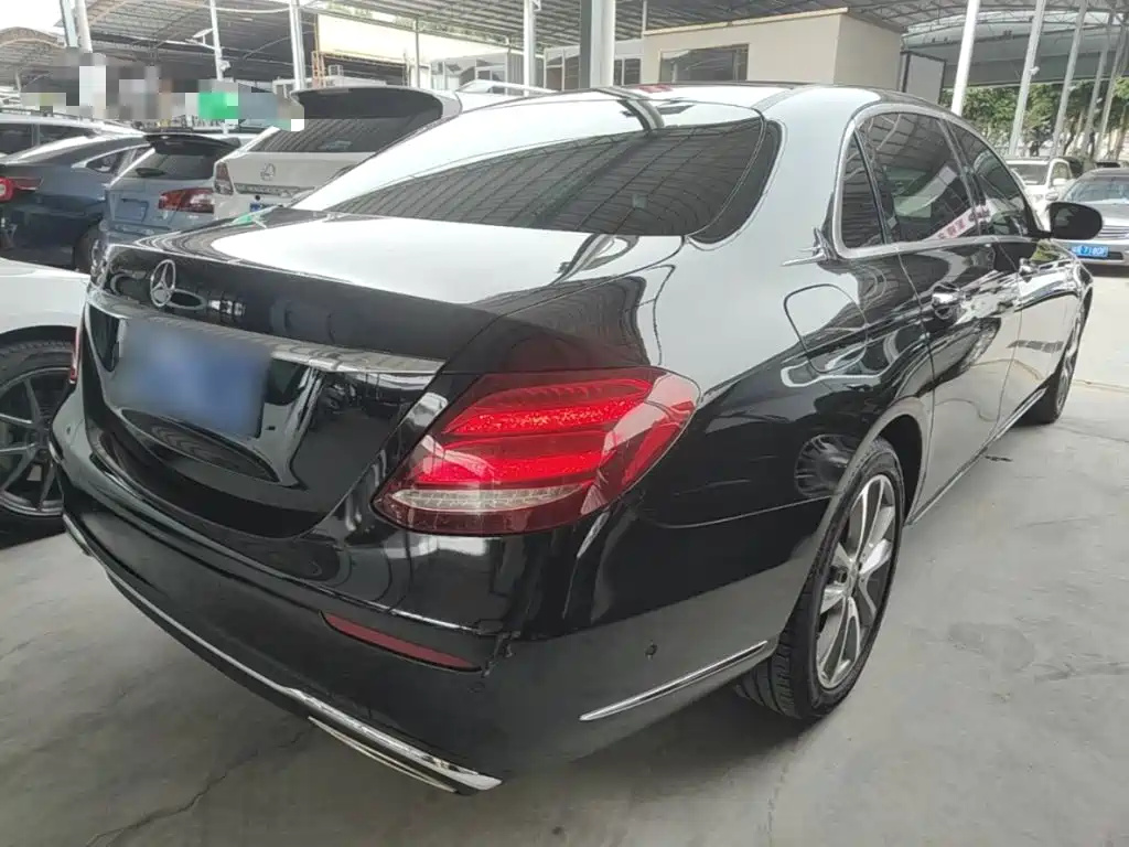 Mercedes-Benz E-Class — миниатюра 7