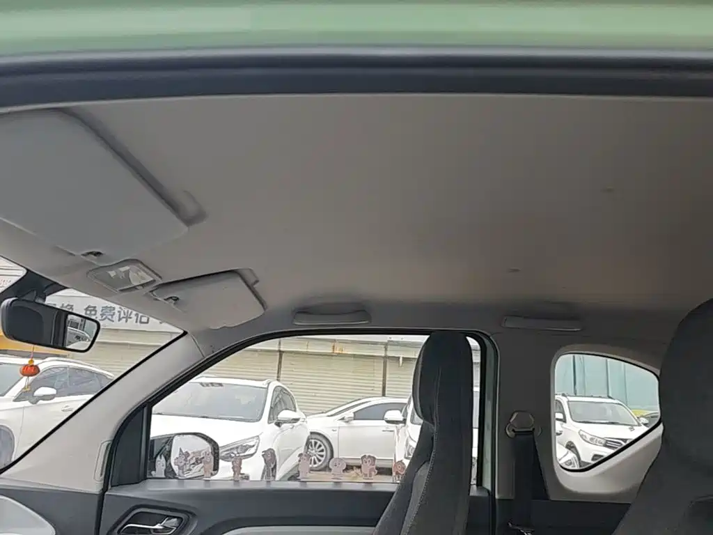 Wuling MINIEV — миниатюра 18