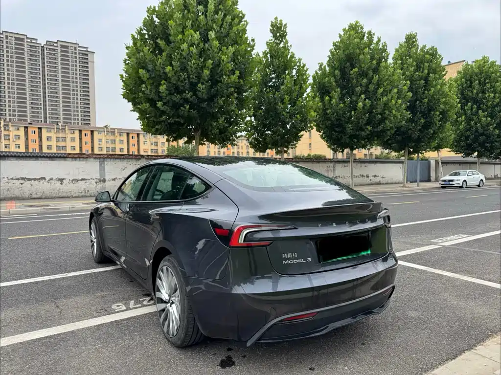 Tesla Model 3 — миниатюра 8