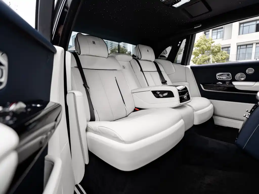 Rolls-Royce Phantom — миниатюра 12