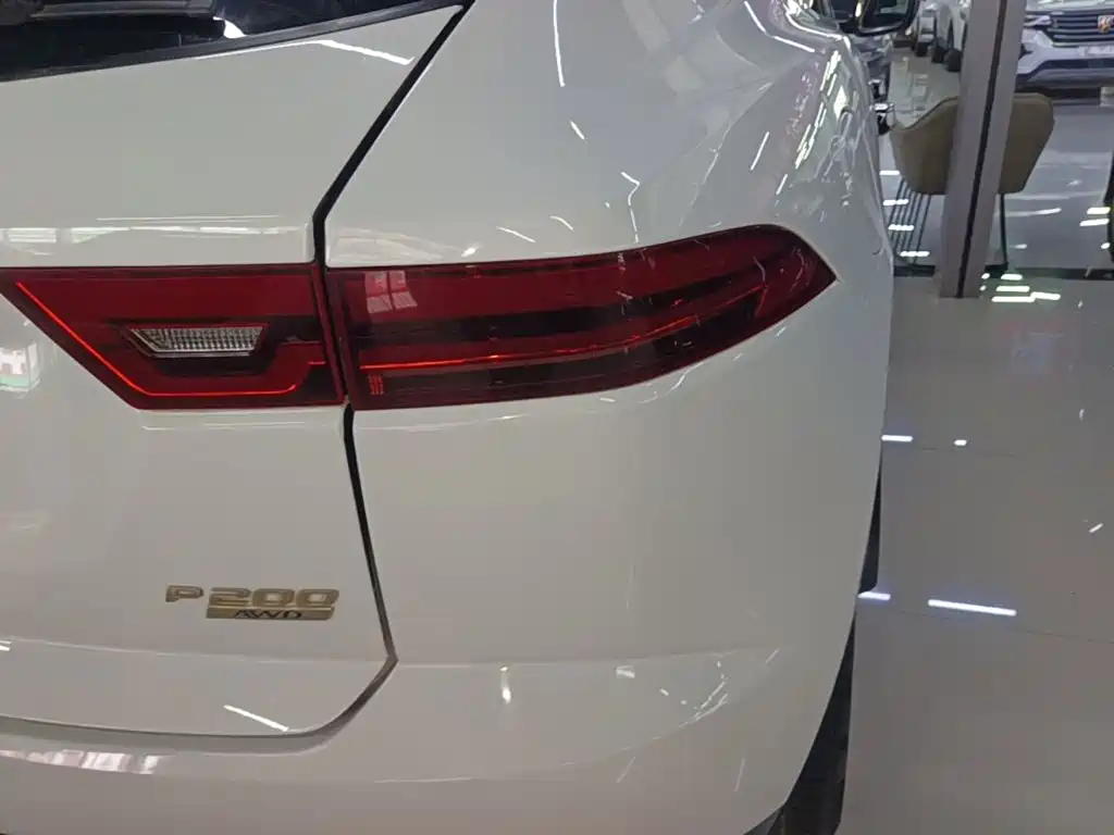 Jaguar E-PACE — миниатюра 8