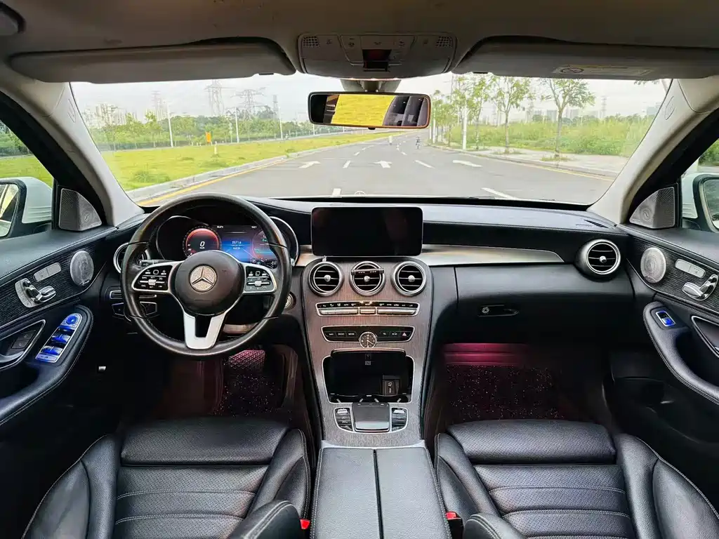 Mercedes-Benz C-Class — миниатюра 11