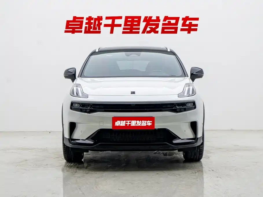 Lynk & Co 06