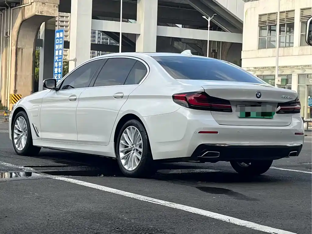 BMW 5 Series New Energy — миниатюра 7