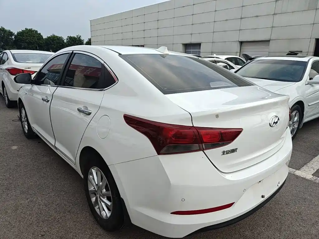 Hyundai Verna - фото 5