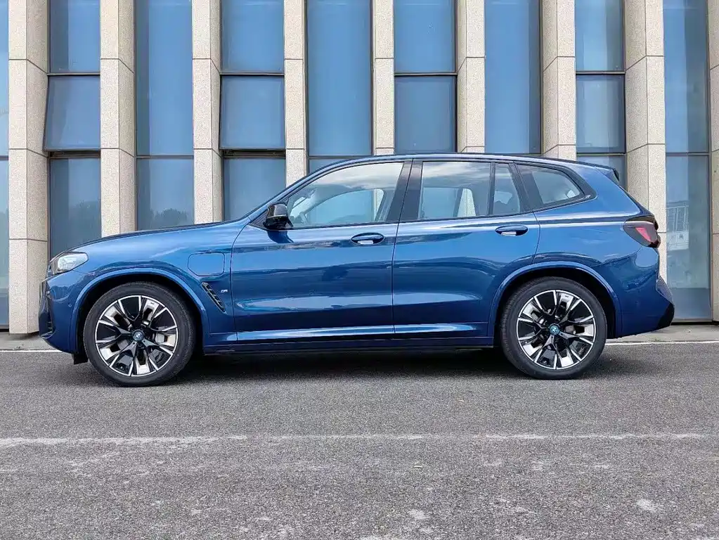 BMW iX3 — миниатюра 3